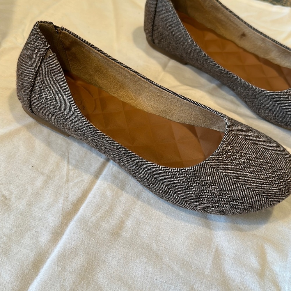 Mudd brown flats